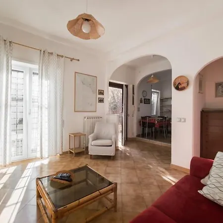 Apartamento Rome's Coastal Refuge *