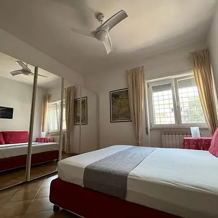 Rome's Coastal Refuge Apartamento *